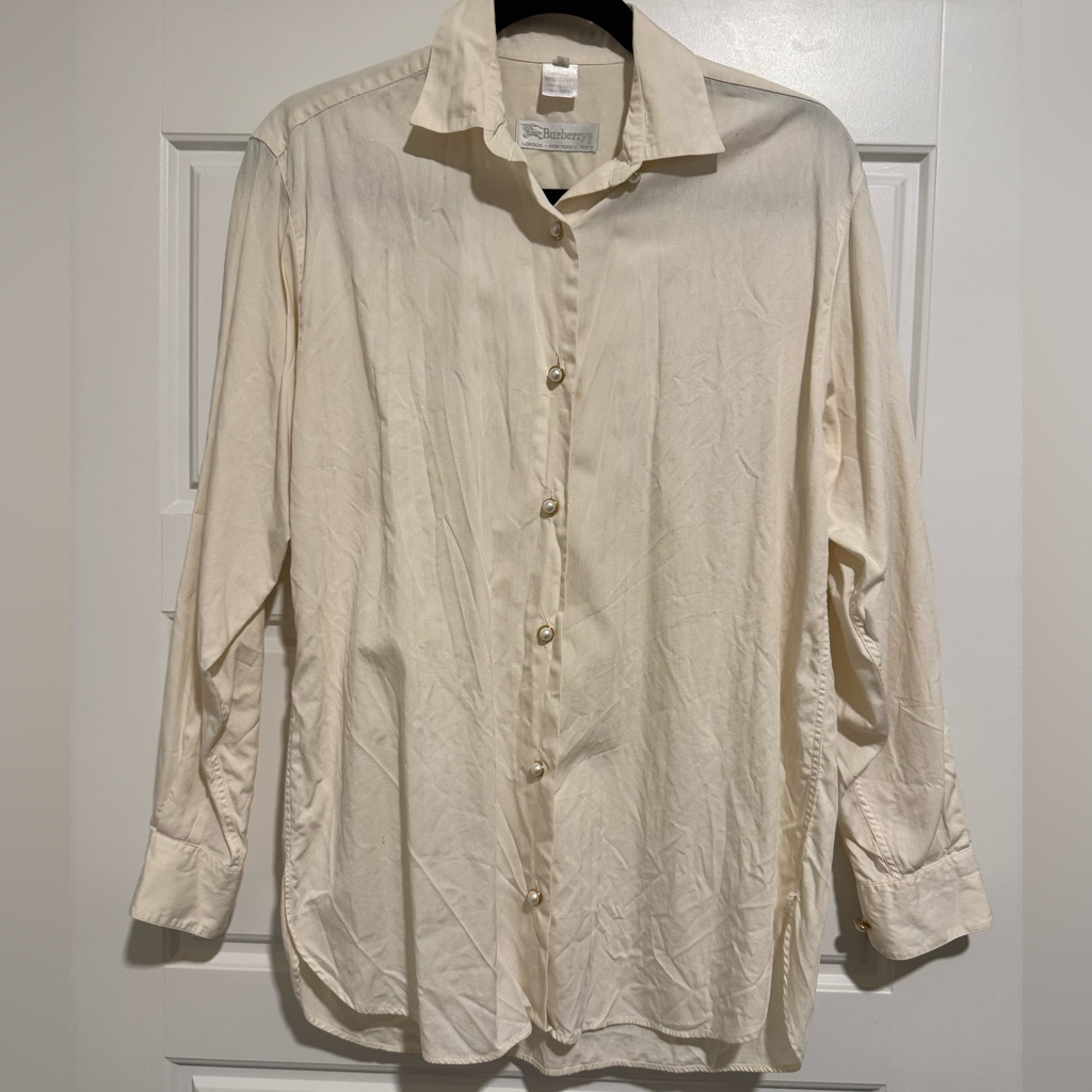 Great Condition! Burberry’s Vintage Women’s Cream Button-Down Shirt